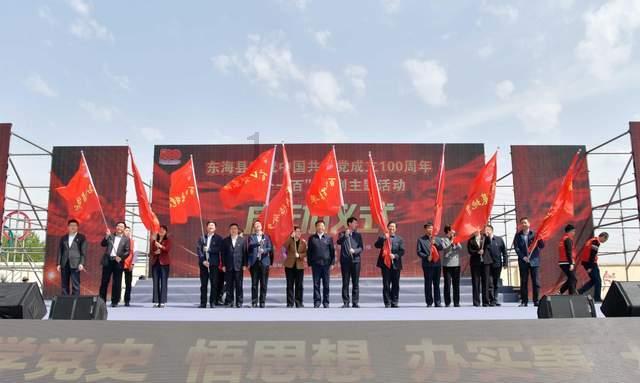金-卡戴珊身高1米6，擅长腹部运动，C罗无法突破对方紧逼防守！